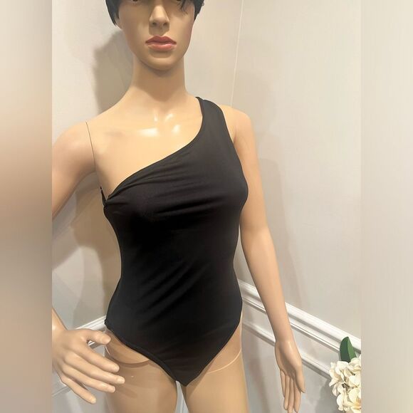 NWT One-Shoulder One-Piece Swimsuit - Picture 6 of 7